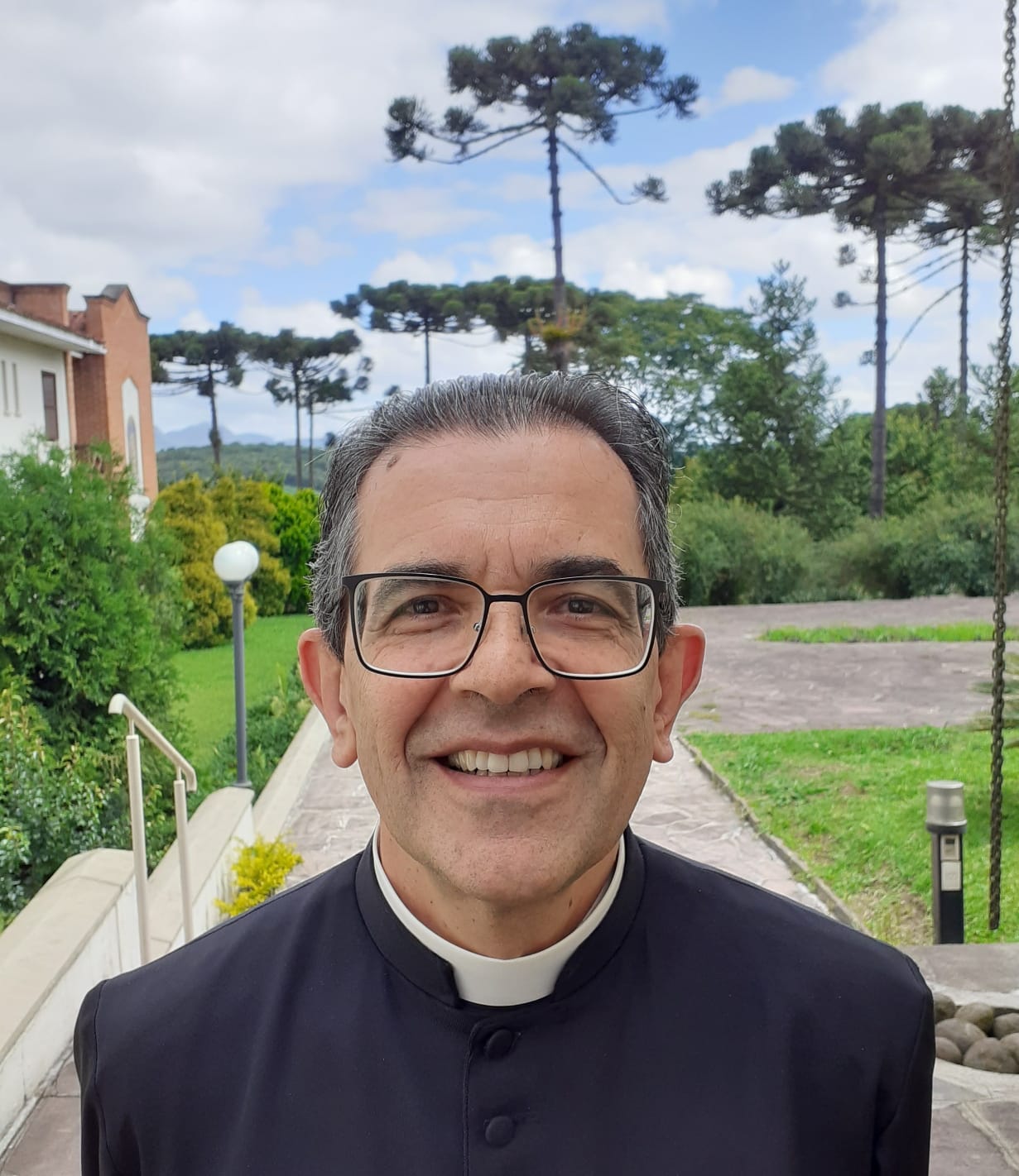  Padre Luiz Fernando completa 1 ano em Mananciais